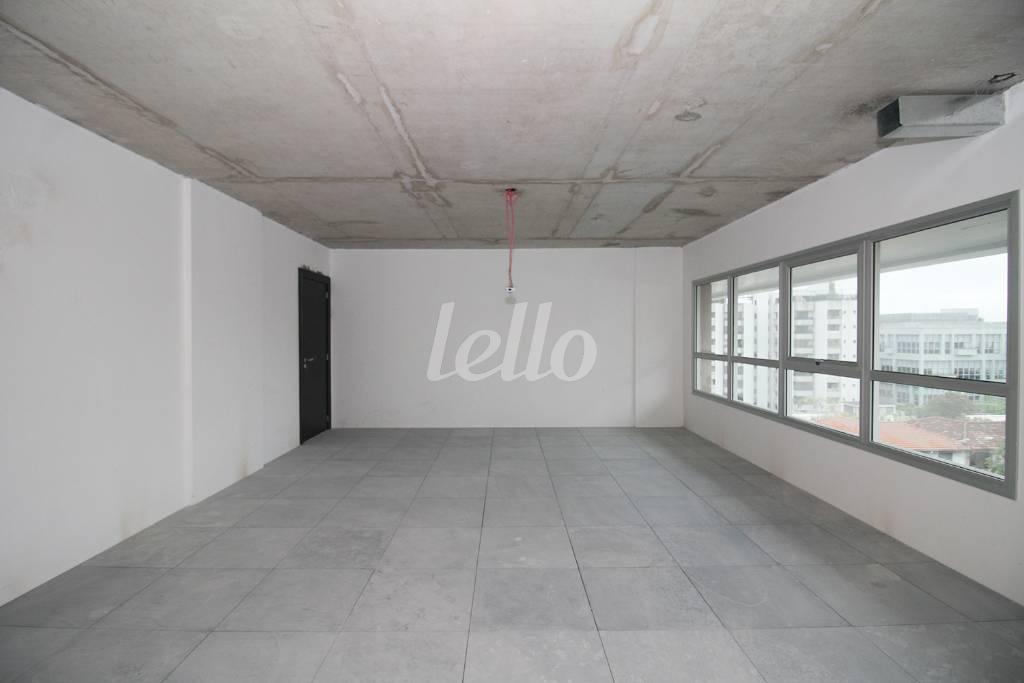 SALA 7 de Sala / Conjunto para alugar, Padrão com 600 m², e 12 vagas em Sumarezinho - São Paulo
