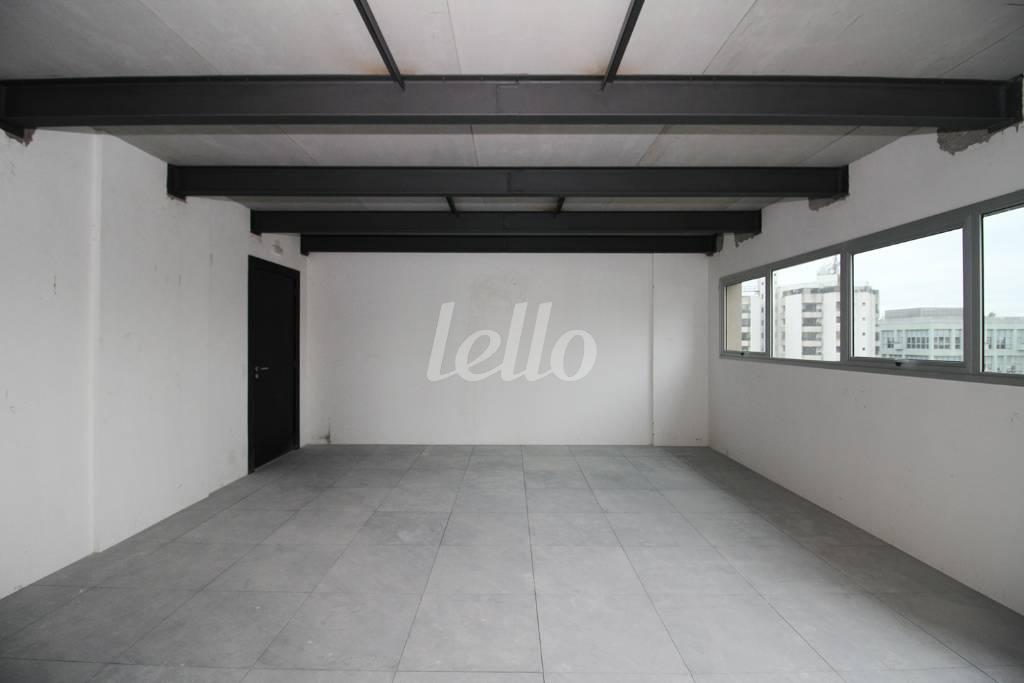 SALA 8 de Sala / Conjunto para alugar, Padrão com 600 m², e 12 vagas em Sumarezinho - São Paulo