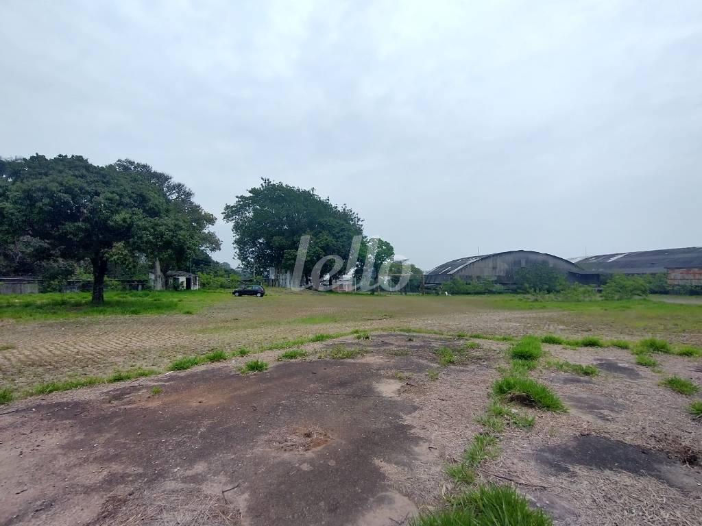 PÁTIO de Área / Terreno para alugar, Padrão com 5000 m², e em Vila Água Funda - São Paulo