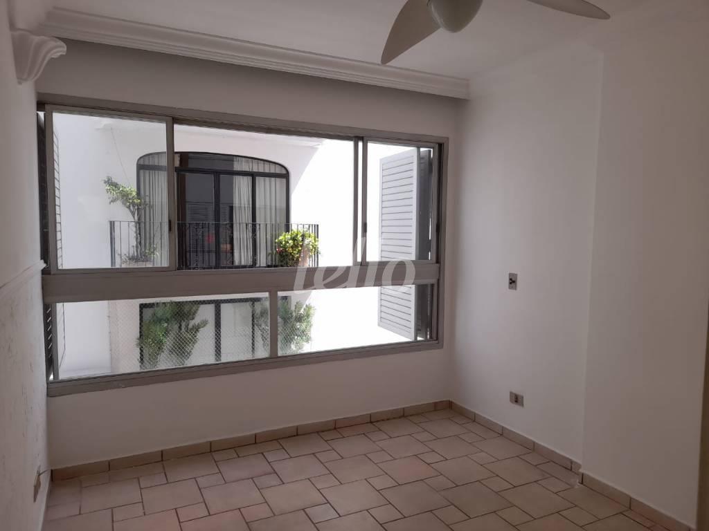 DORMITÓRIO de Apartamento à venda, Padrão com 122 m², 3 quartos e 2 vagas em Jardins - São Paulo