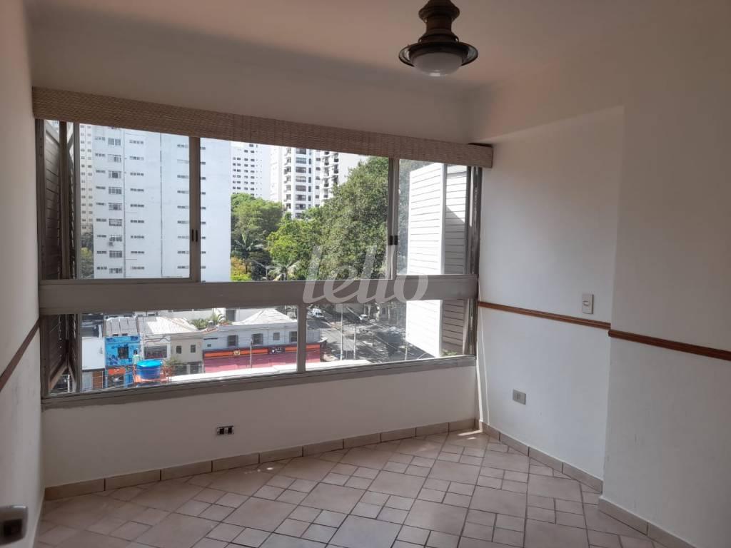 DORMITÓRIO de Apartamento à venda, Padrão com 122 m², 3 quartos e 2 vagas em Jardins - São Paulo