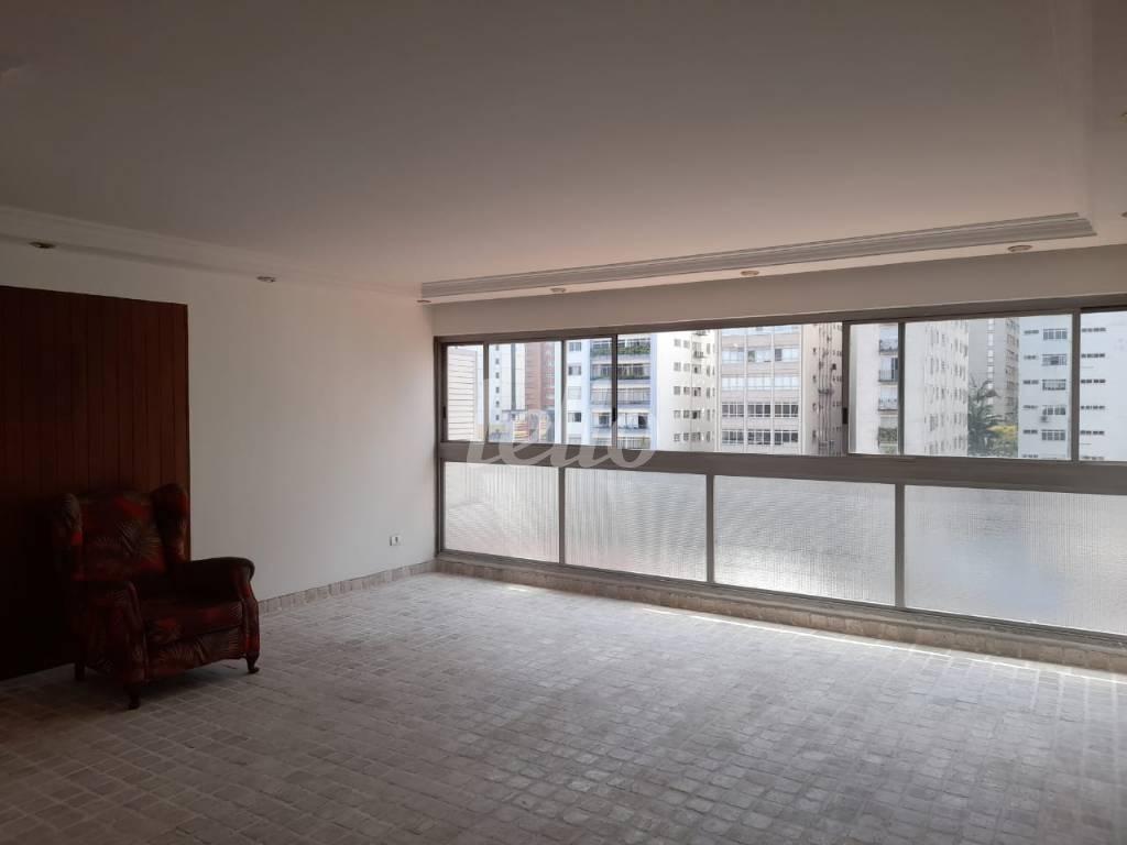 SALA de Apartamento à venda, Padrão com 122 m², 3 quartos e 2 vagas em Jardins - São Paulo