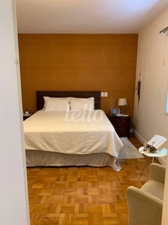 DORMITÓRIO de Apartamento à venda, Padrão com 218 m², 4 quartos e 2 vagas em Vila Buarque - São Paulo