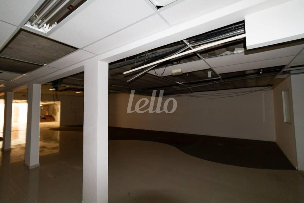 SALÃO de Loja para alugar, Padrão com 150 m², e em Vila Cláudia - São Paulo