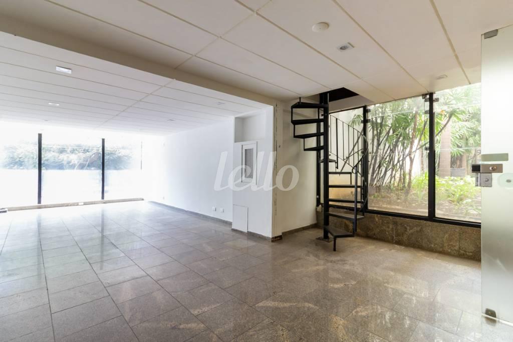 SALA 1 de Loja para alugar, Padrão com 100 m², e 1 vaga em Jardim Paulistano - São Paulo