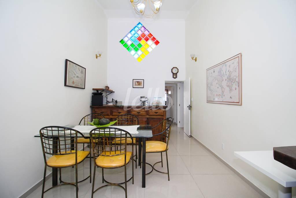 SALA de Casa à venda, térrea com 196 m², 4 quartos e 4 vagas em Cidade Monções - São Paulo