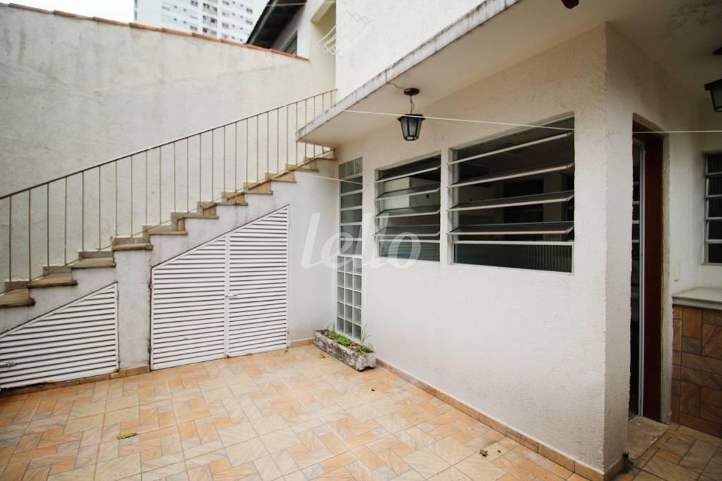 FUNDOS de Casa à venda, térrea com 196 m², 4 quartos e 4 vagas em Cidade Monções - São Paulo