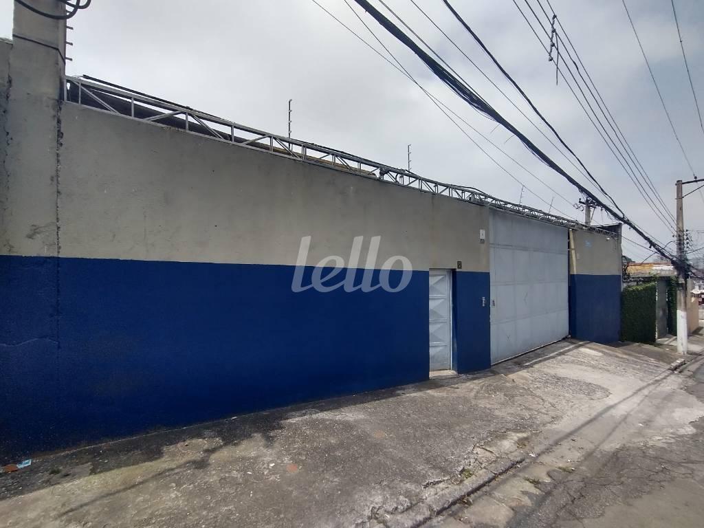 FACHADA de Galpão/Armazém para alugar, Padrão com 1000 m², e em Vila Tolstoi - São Paulo
