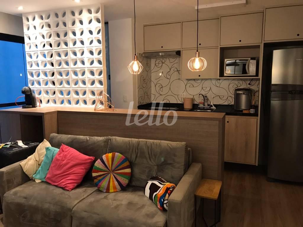 SALA E COZINHA de Apartamento à venda, Padrão com 35 m², 1 quarto e 1 vaga em Consolação - São Paulo