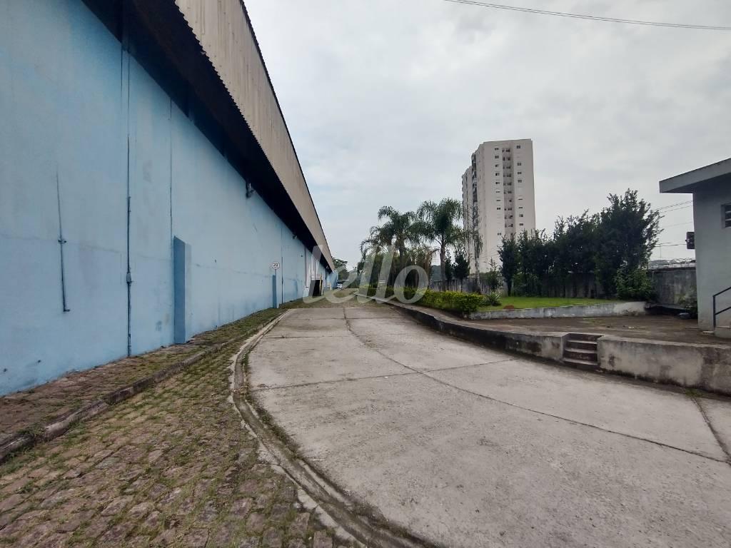 PÁTIO de Galpão/Armazém para alugar, em condomínio com 15475 m², e em Vila Água Funda - São Paulo