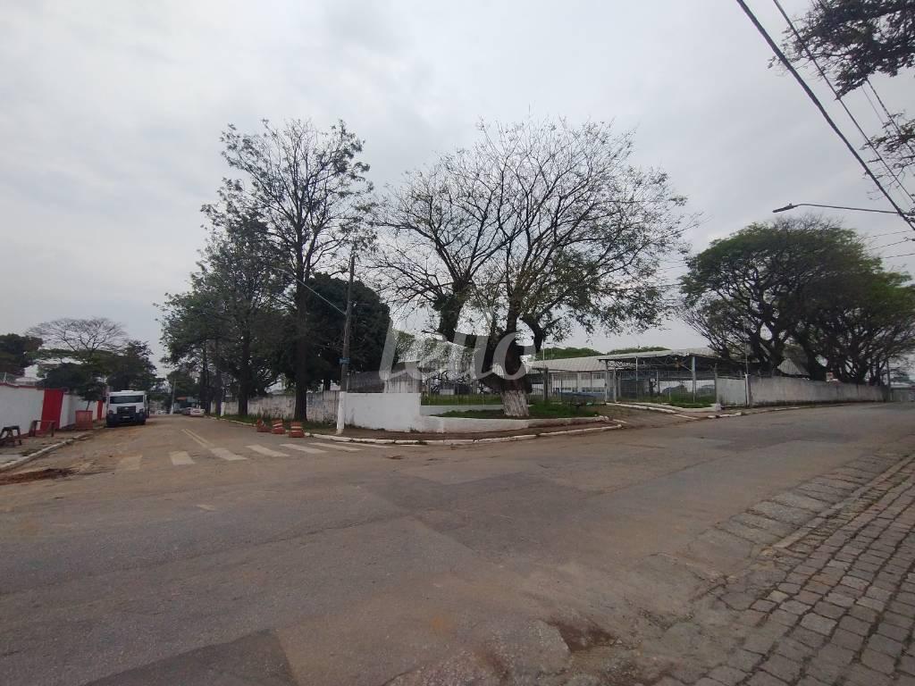 FACHADA de Área / Terreno para alugar, Padrão com 9967 m², e em Vila Água Funda - São Paulo
