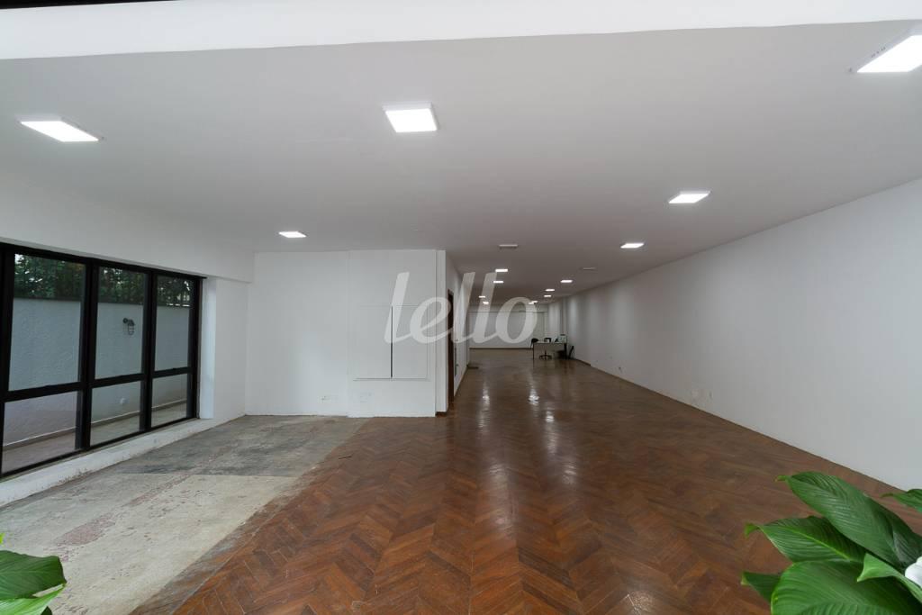 SALÃO 4 de Prédio Comercial para alugar, Monousuário com 400 m², e em Jardim Paulistano - São Paulo