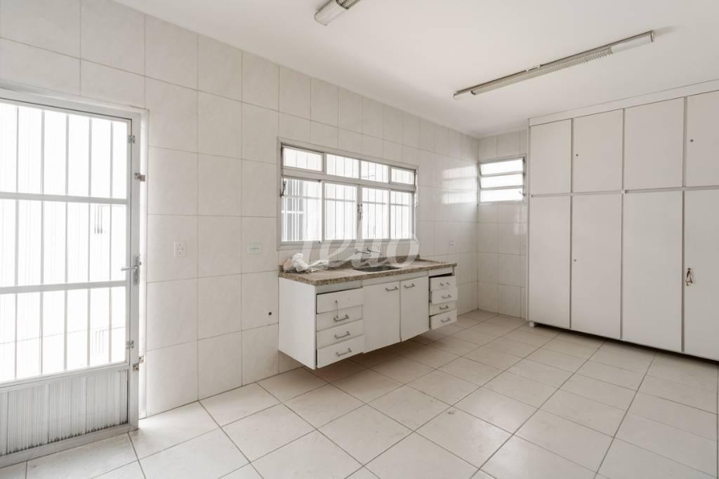 COZINHA de Sobreloja para alugar, Padrão com 300 m², e em Sapopemba - São Paulo