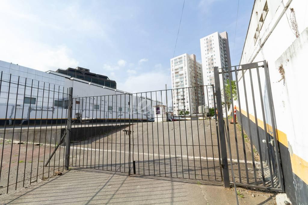 FACHADA de Área / Terreno para alugar, Padrão com 2458 m², e em Várzea da Barra Funda - São Paulo