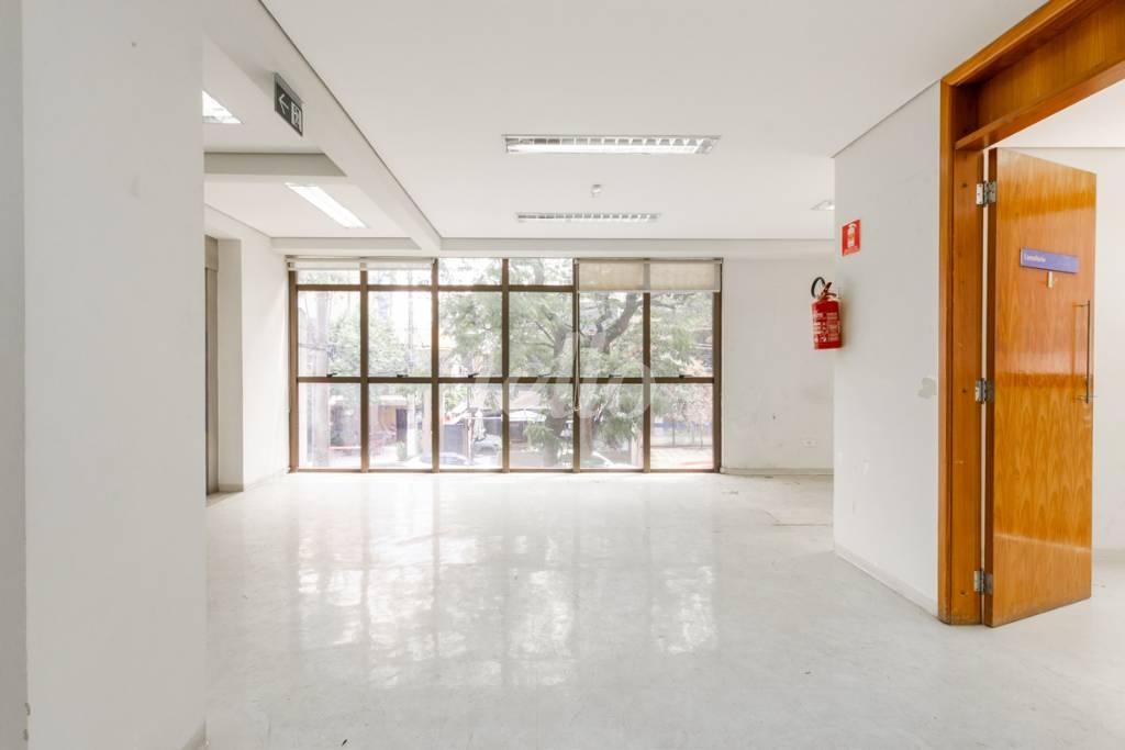 SALA 1 de Prédio Comercial para alugar, Monousuário com 450 m², e 40 vagas em Vila Nova Conceição - São Paulo