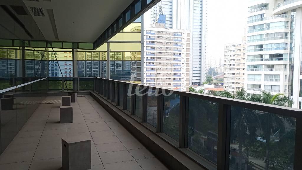 SACADA de Sala / Conjunto para alugar, Padrão com 100 m², e 15 vagas em Cidade Monções - São Paulo