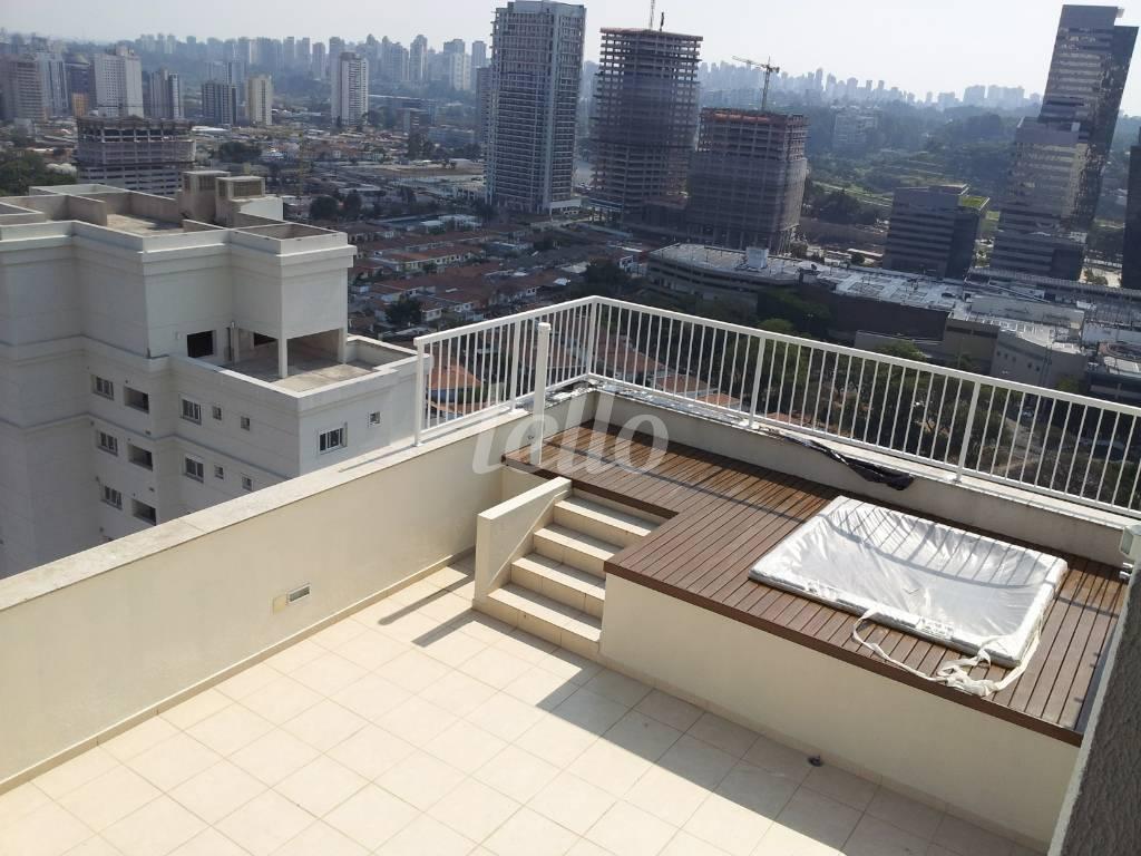 AREA EXTERNA de Apartamento para alugar, cobertura - Padrão com 227 m², 3 quartos e 3 vagas em Santo Amaro - São Paulo