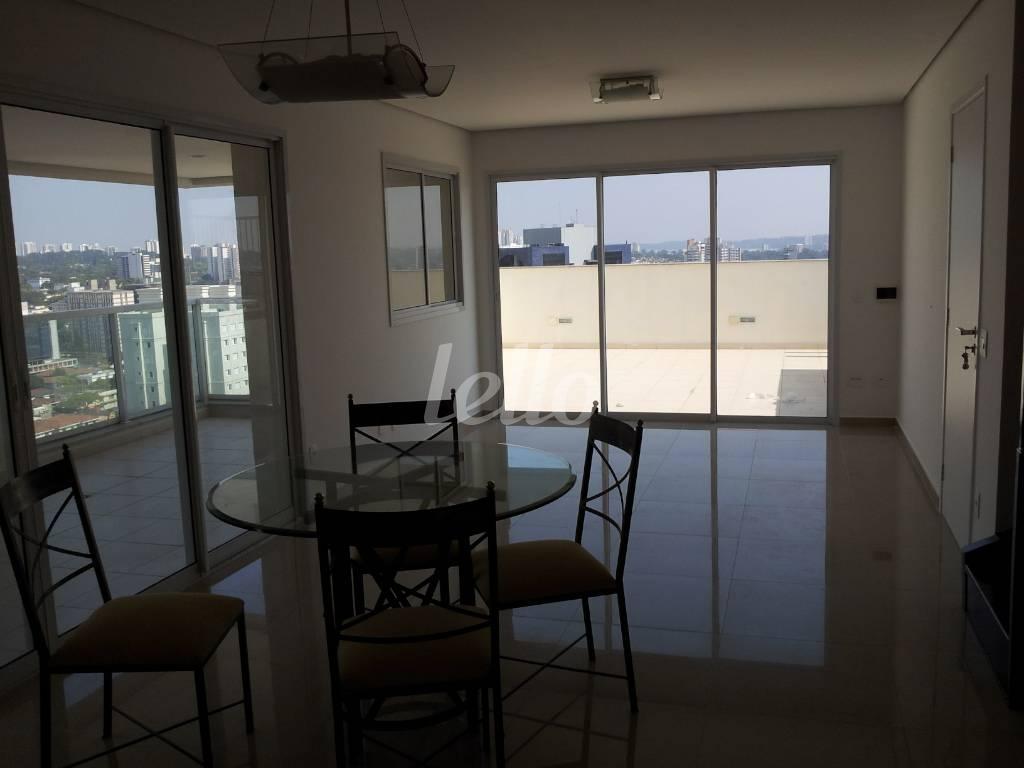 SALA de Apartamento para alugar, cobertura - Padrão com 227 m², 3 quartos e 3 vagas em Santo Amaro - São Paulo