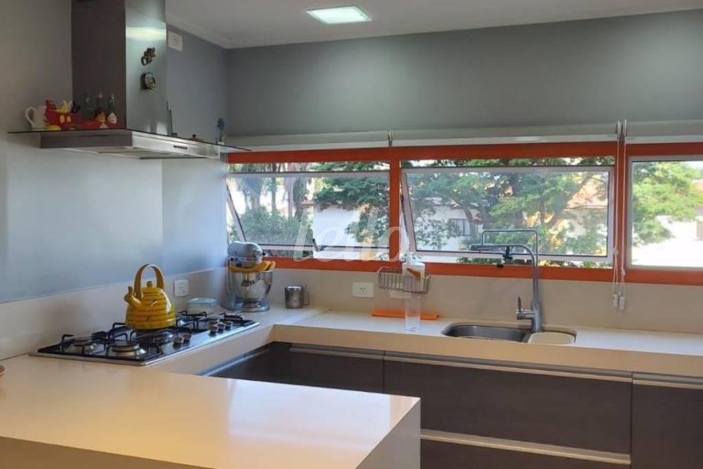 COZINHA de Apartamento à venda, Padrão com 205 m², 3 quartos e 3 vagas em Jardim - Santo André