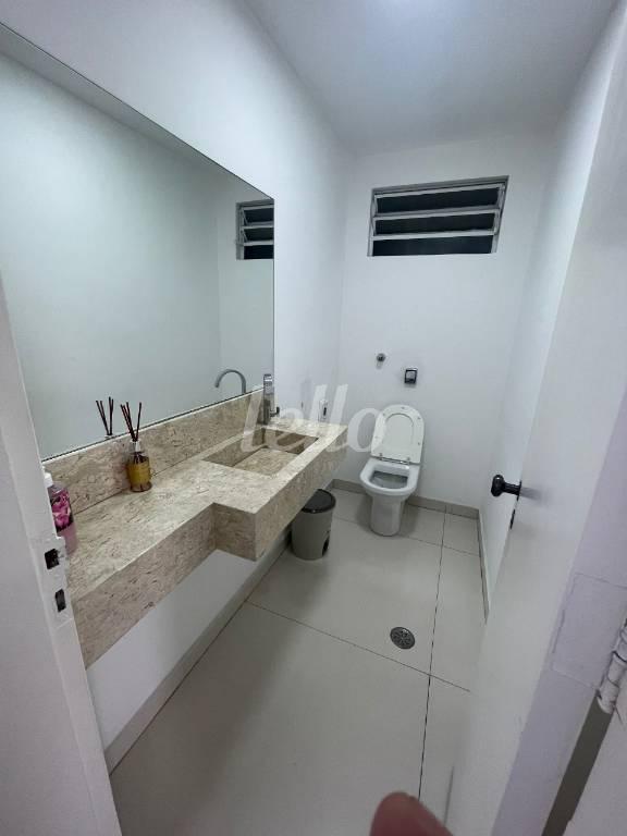BANHEIRO de Sala / Conjunto para alugar, Padrão com 216 m², e 3 vagas em Bela Vista - São Paulo