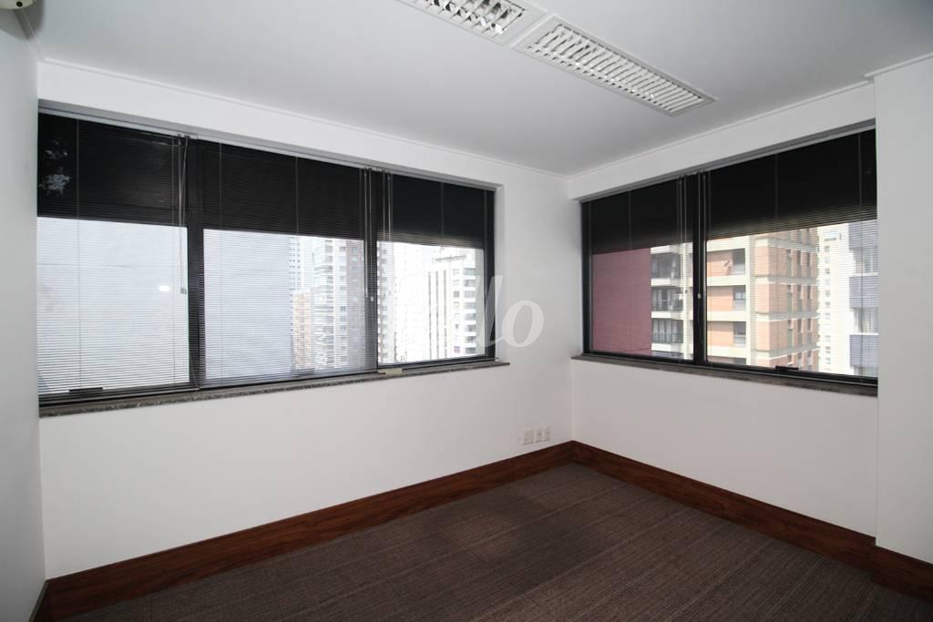 SALA 8 TÉRREO de Sala / Conjunto para alugar, Duplex com 250 m², e 6 vagas em Paraíso - São Paulo