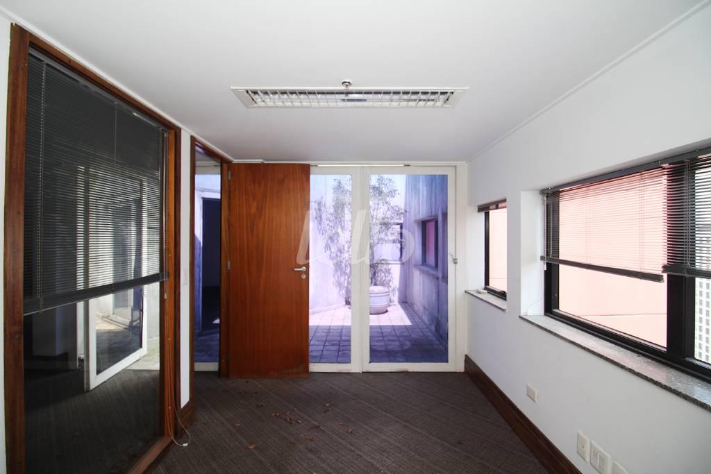 SALA 2 SUPERIOR de Sala / Conjunto para alugar, Duplex com 250 m², e 6 vagas em Paraíso - São Paulo