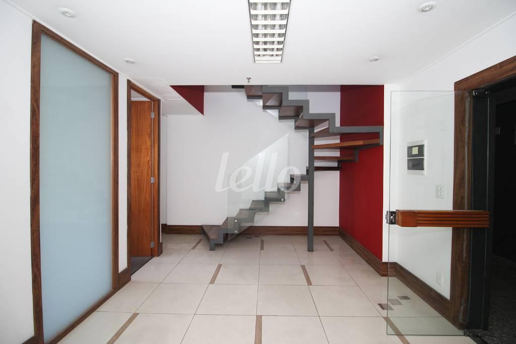 RECEPÇÃO de Sala / Conjunto para alugar, Duplex com 250 m², e 6 vagas em Paraíso - São Paulo