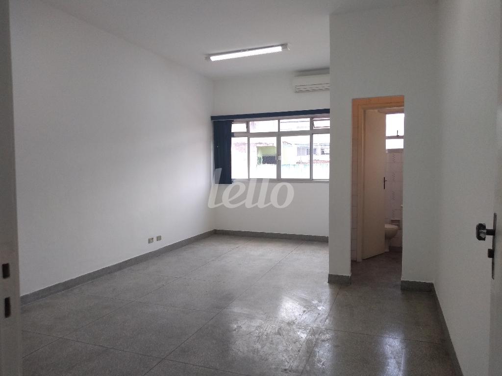SALA de Sobreloja para alugar, Padrão com 169 m², e em Vila Cláudia - São Paulo