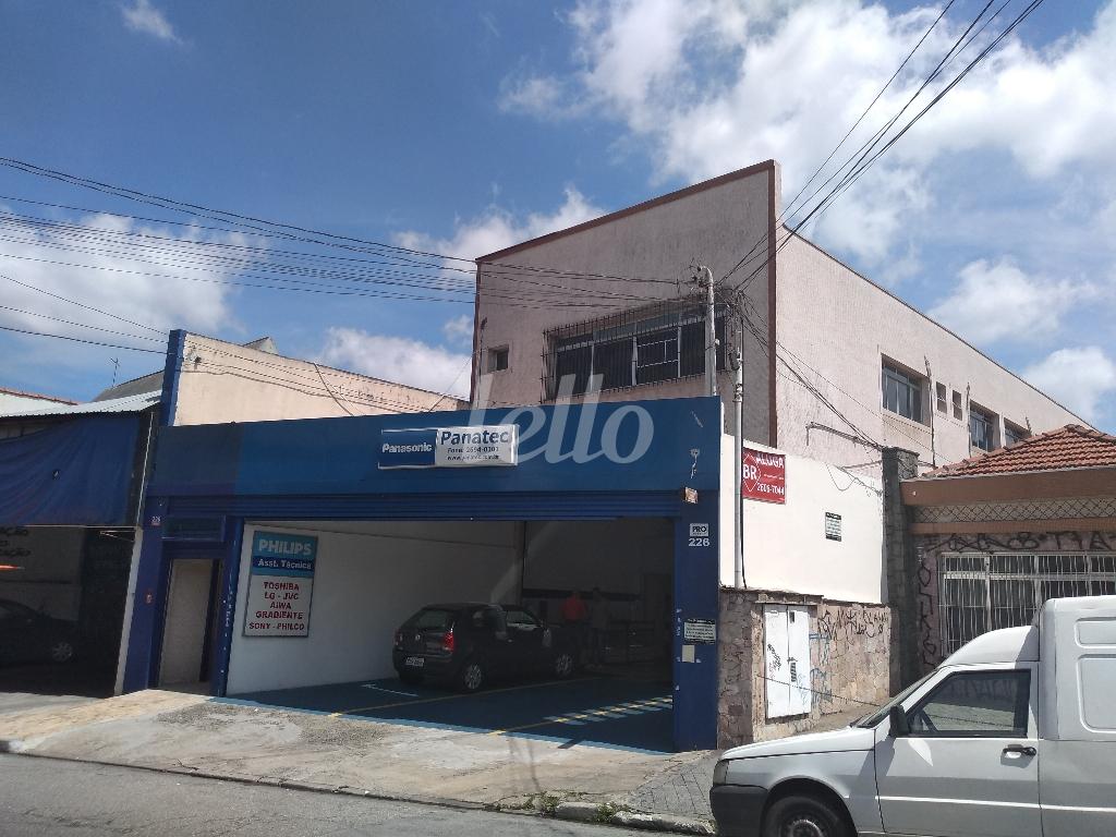 FACHADA de Sobreloja para alugar, Padrão com 169 m², e em Vila Cláudia - São Paulo