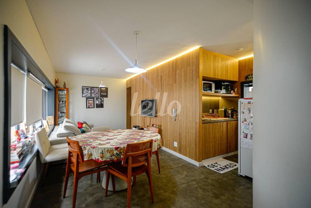 SALA de Apartamento à venda, Padrão com 70 m², 2 quartos e 1 vaga em Jardim Paulista - São Paulo