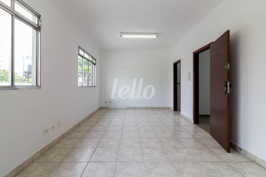 SALA de Sala / Conjunto para alugar, Padrão com 30 m², e em Santo Amaro - São Paulo