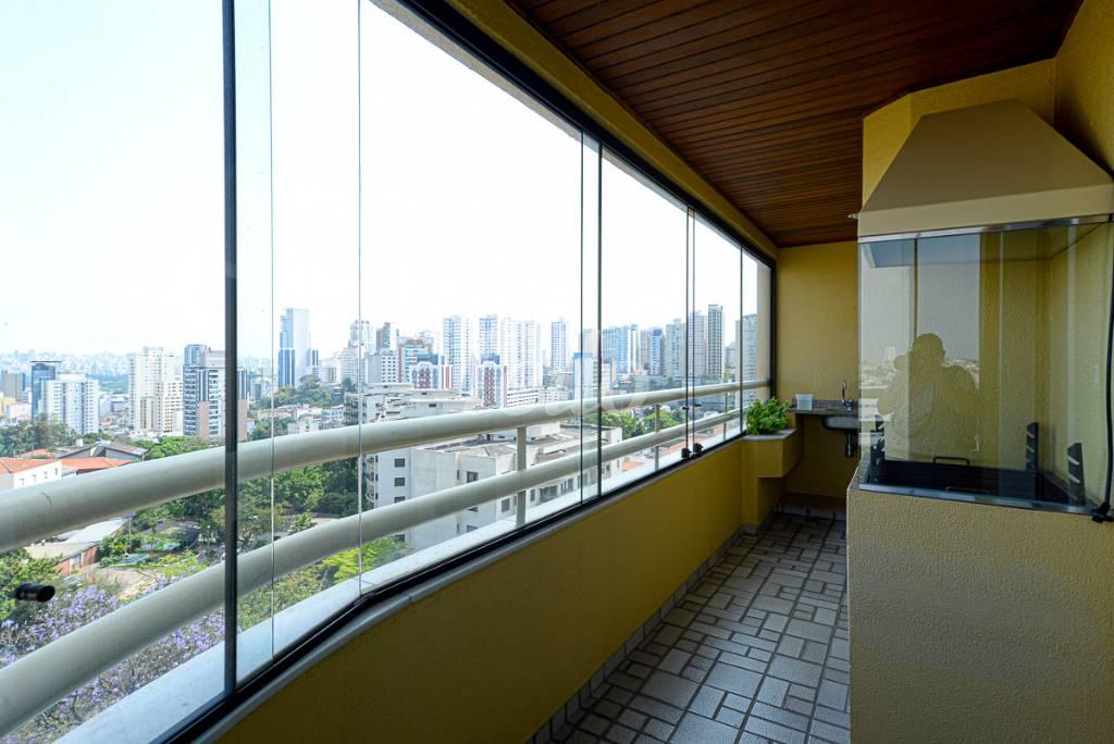 VARANDA GOURMET de Apartamento à venda, Padrão com 129 m², 4 quartos e 3 vagas em Jardim São Paulo - São Paulo