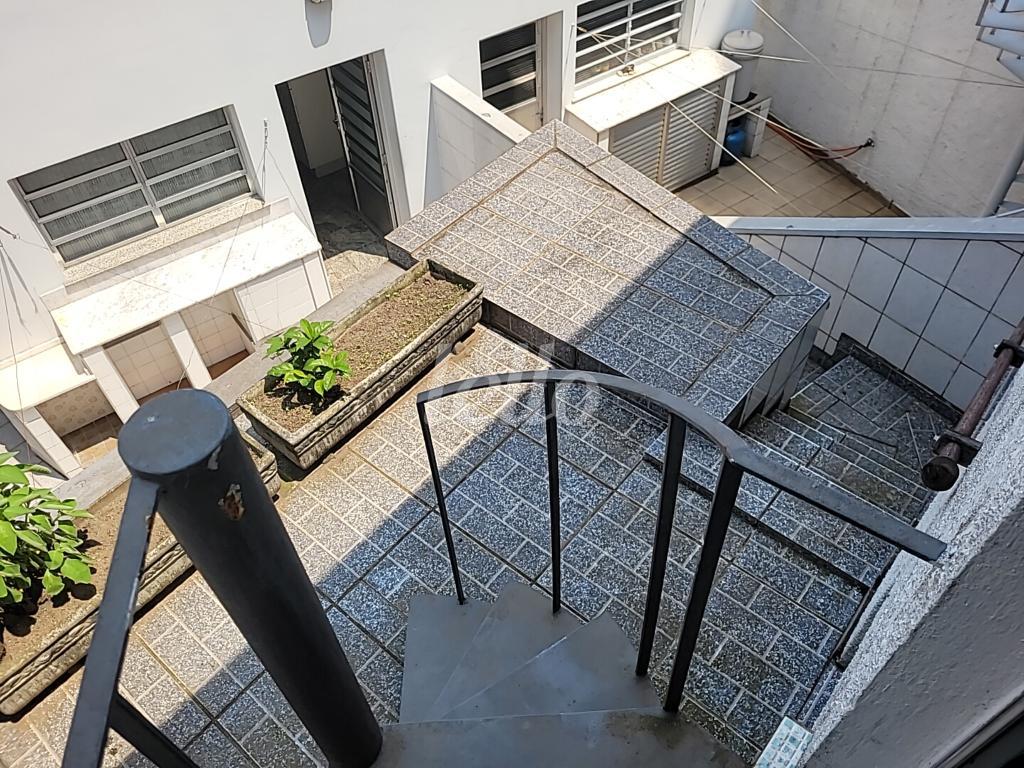 18-ESCADA EXTERNA-001.JPG de Casa à venda, sobrado com 179 m², 2 quartos e 3 vagas em Sumarezinho - São Paulo