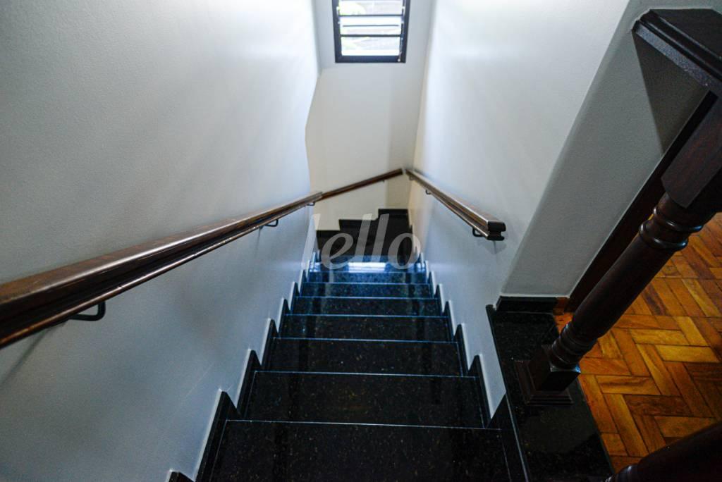 ESCADA de Casa à venda, sobrado com 150 m², 3 quartos e 3 vagas em Vila Albertina - São Paulo