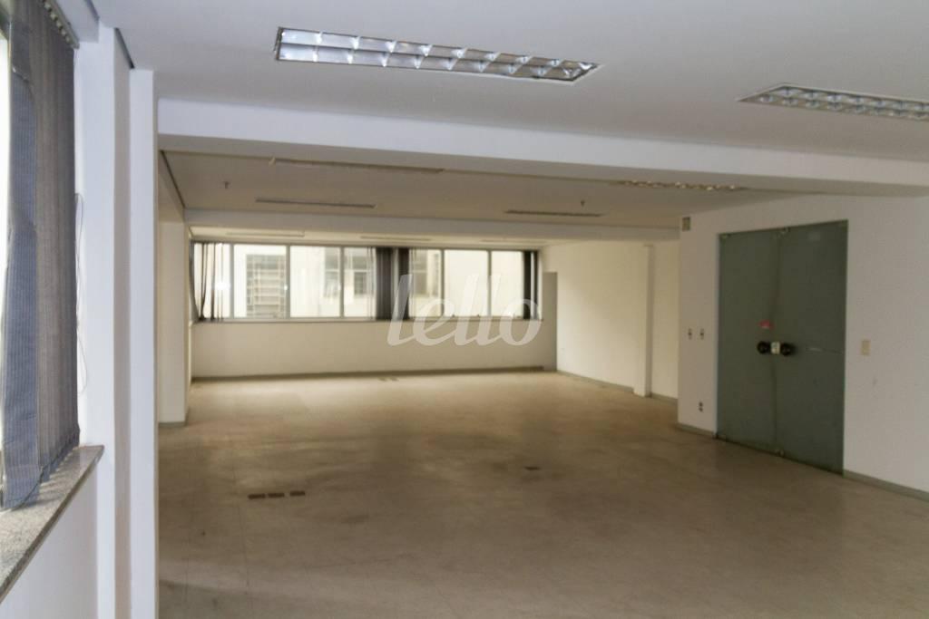SALA de Sala / Conjunto para alugar, Padrão com 36 m², e em Mirandopolis - São Paulo