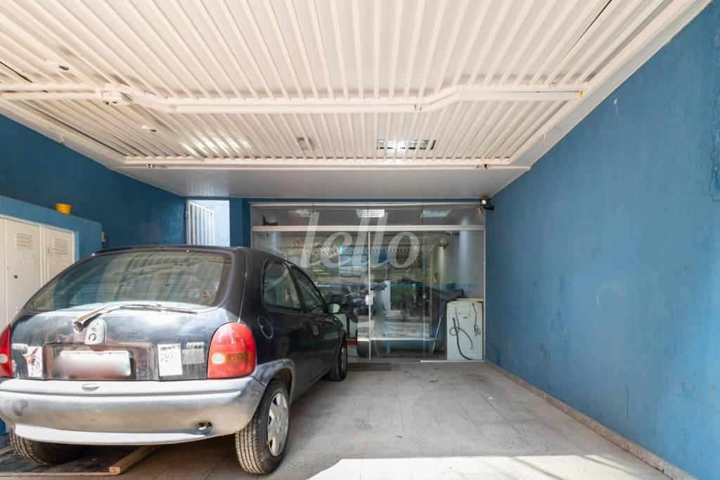 GARAGEM de Salão para alugar, Padrão com 45 m², e 2 vagas em Pinheiros - São Paulo