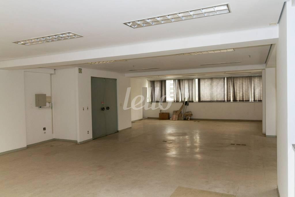 SALA de Sala / Conjunto para alugar, Padrão com 38 m², e em Mirandopolis - São Paulo
