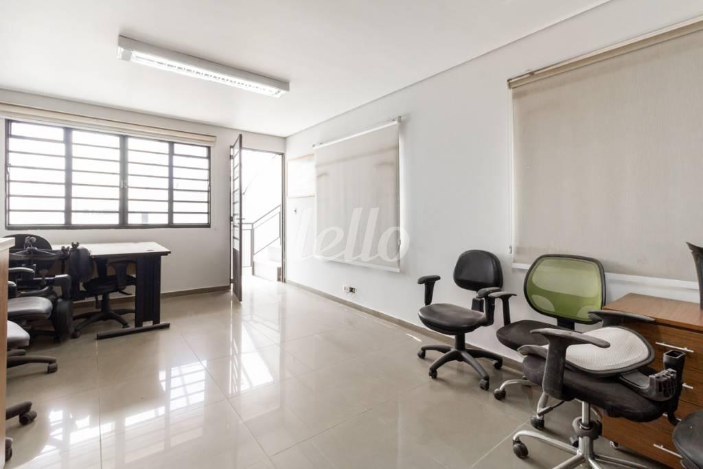 SALA 8 de Casa à venda, sobrado com 376 m², 4 quartos e 4 vagas em Indianópolis - São Paulo
