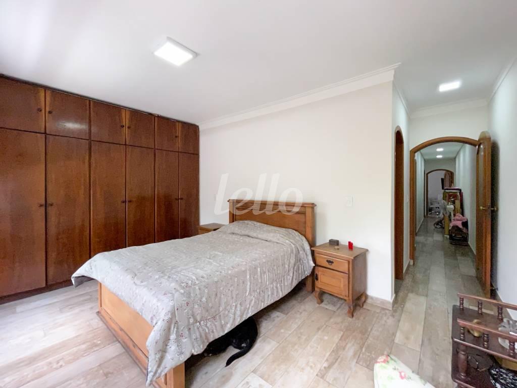 QUARTO 1 de Casa à venda, sobrado com 247 m², 3 quartos e 3 vagas em Quarta Parada - São Paulo