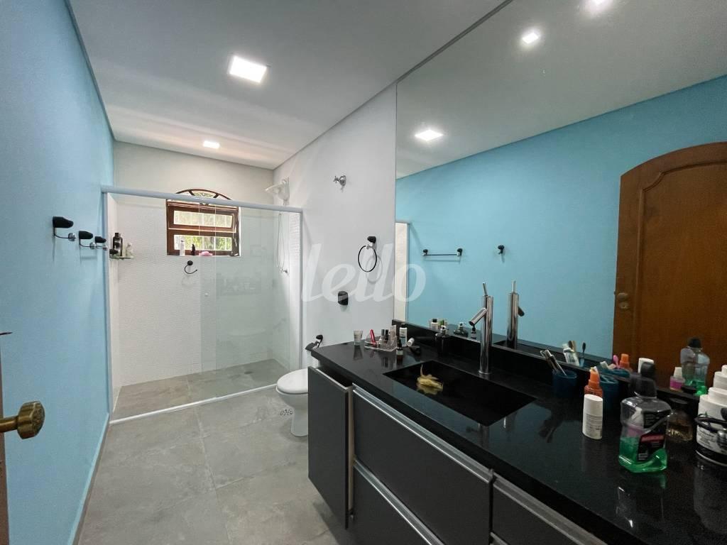BANHEIRO SUITE QUARTO 1 de Casa à venda, sobrado com 247 m², 3 quartos e 3 vagas em Quarta Parada - São Paulo