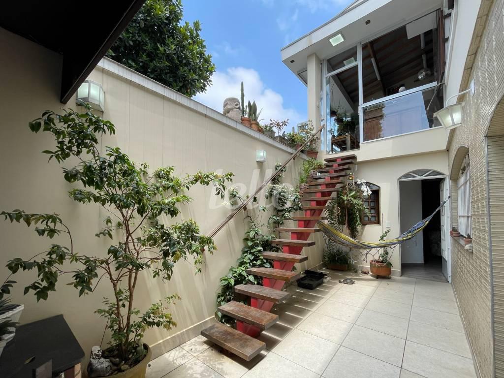 QUINTAL de Casa à venda, sobrado com 247 m², 3 quartos e 3 vagas em Quarta Parada - São Paulo