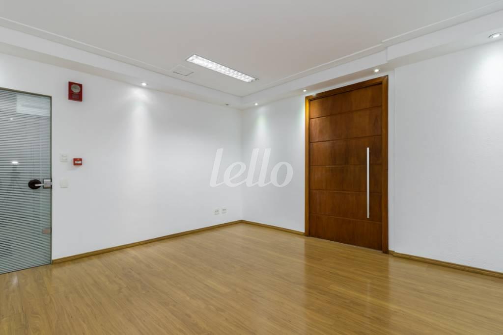 RECEPÇÃO de Sala / Conjunto para alugar, Padrão com 92 m², e 3 vagas em Bela Vista - São Paulo