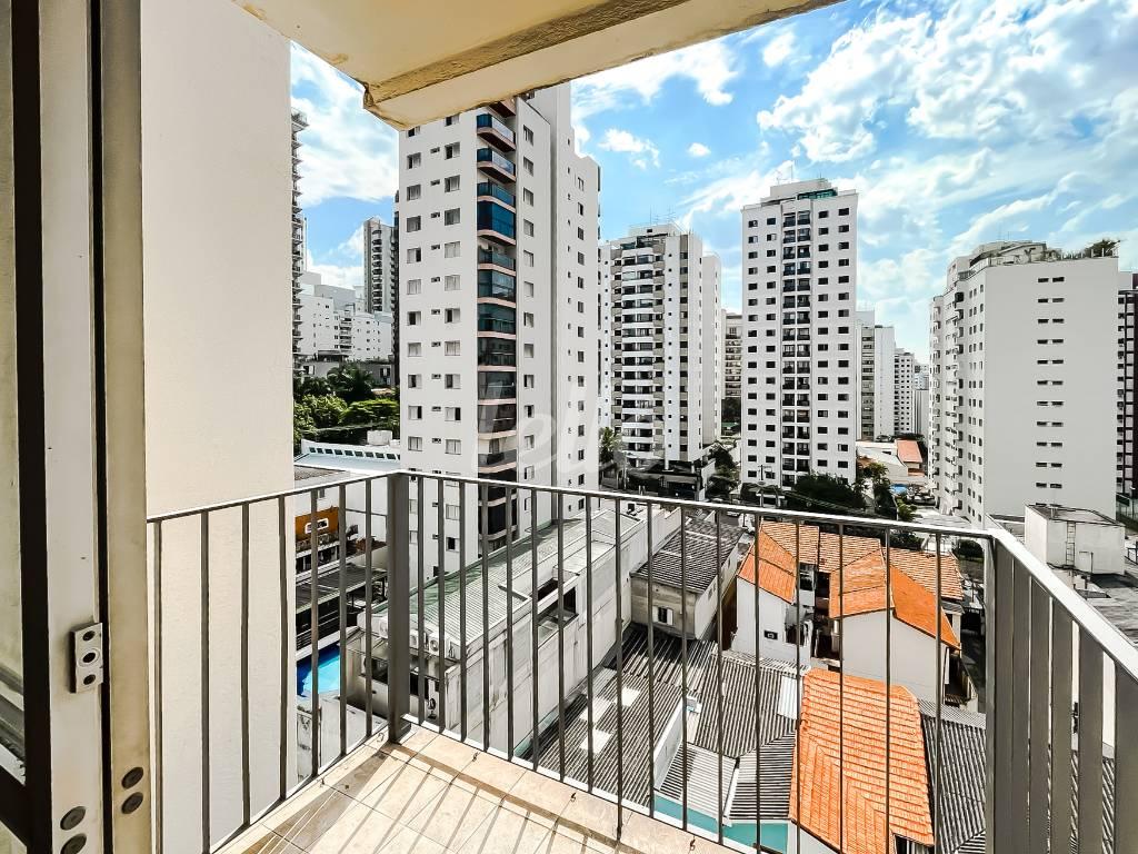 VARANDA de Apartamento à venda, Padrão com 79 m², 3 quartos e 1 vaga em Perdizes - São Paulo
