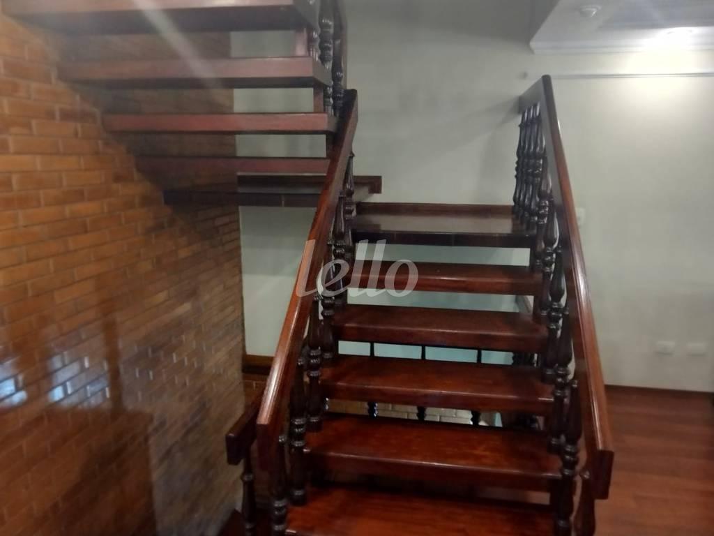 ESCADA INTERNA de Casa à venda, sobrado com 404 m², 4 quartos e 5 vagas em Alto da Moóca - São Paulo