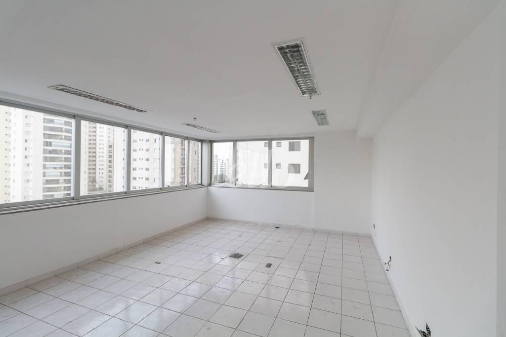 SALA 3 de Andar para alugar, Padrão com 181 m², e em Mirandopolis - São Paulo