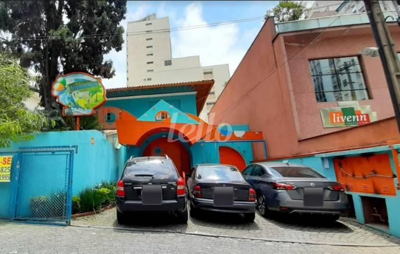 FACHADA de Galpão/Armazém para alugar, Padrão com 645 m², e em Santa Cecília - São Paulo