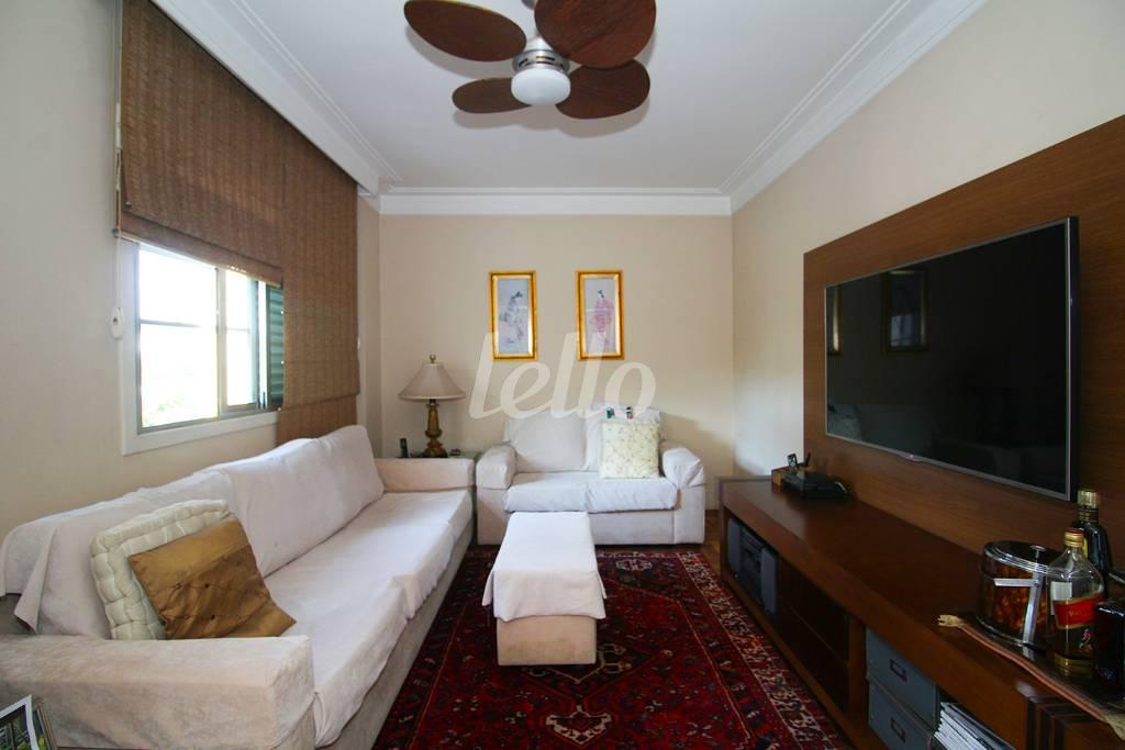 SALA DE TV de Apartamento para alugar, Padrão com 178 m², 4 quartos e 2 vagas em Jardim Europa - São Paulo