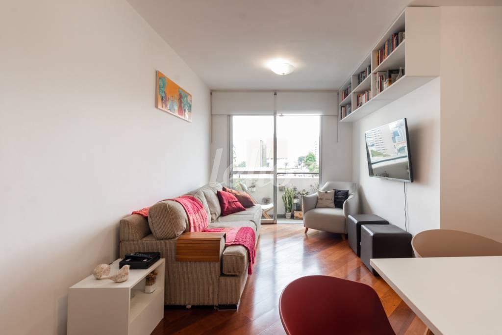 SALA de Apartamento para alugar, Padrão com 71 m², 3 quartos e 2 vagas em Vila Pompeia - São Paulo