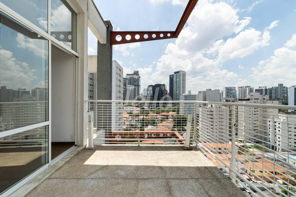 VARANDA de Apartamento para alugar, Padrão com 280 m², 1 quarto e em Jardim Das Bandeiras - São Paulo