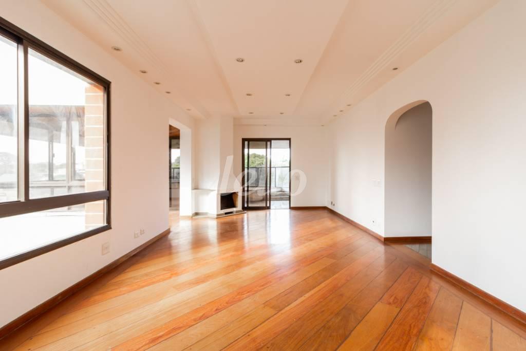 SALA 1 de Apartamento à venda, Padrão com 238 m², 3 quartos e 4 vagas em Indianópolis - São Paulo